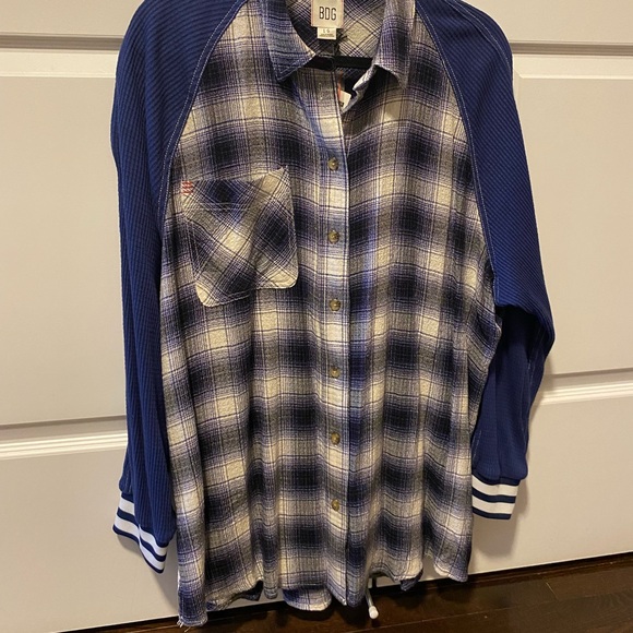 URBAN OUTFITTERS ladies PLAID SHIRT size L, blue and white NEW WITH TAGS. - Picture 2 of 7